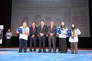 Anugerah Perkhidmatan Cemerlang 2013 - 11