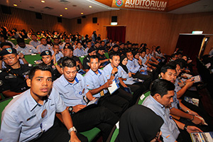 Anugerah Perkhidmatan Cemerlang 2013 - 06